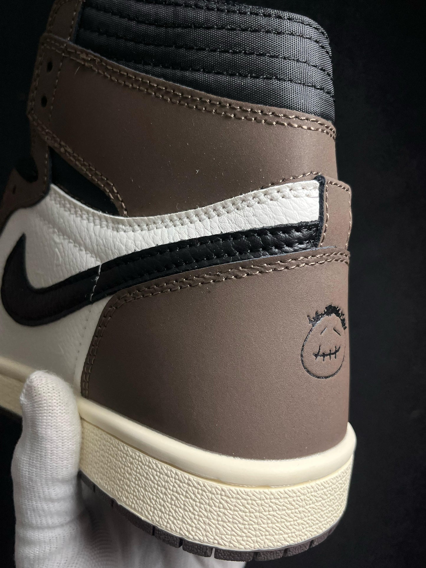NIKE AIR JORDAN 1 TRAVIS SCOTT MOCHA HIGH SEMI UA