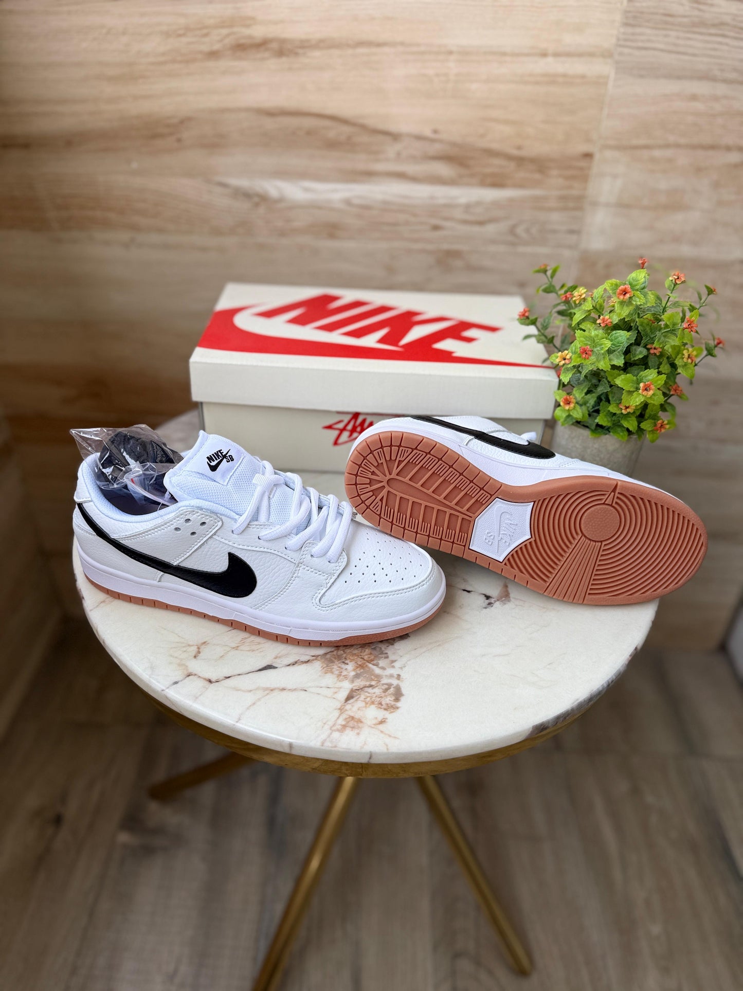 NIKE SB DUNK LOW WHITE GUM