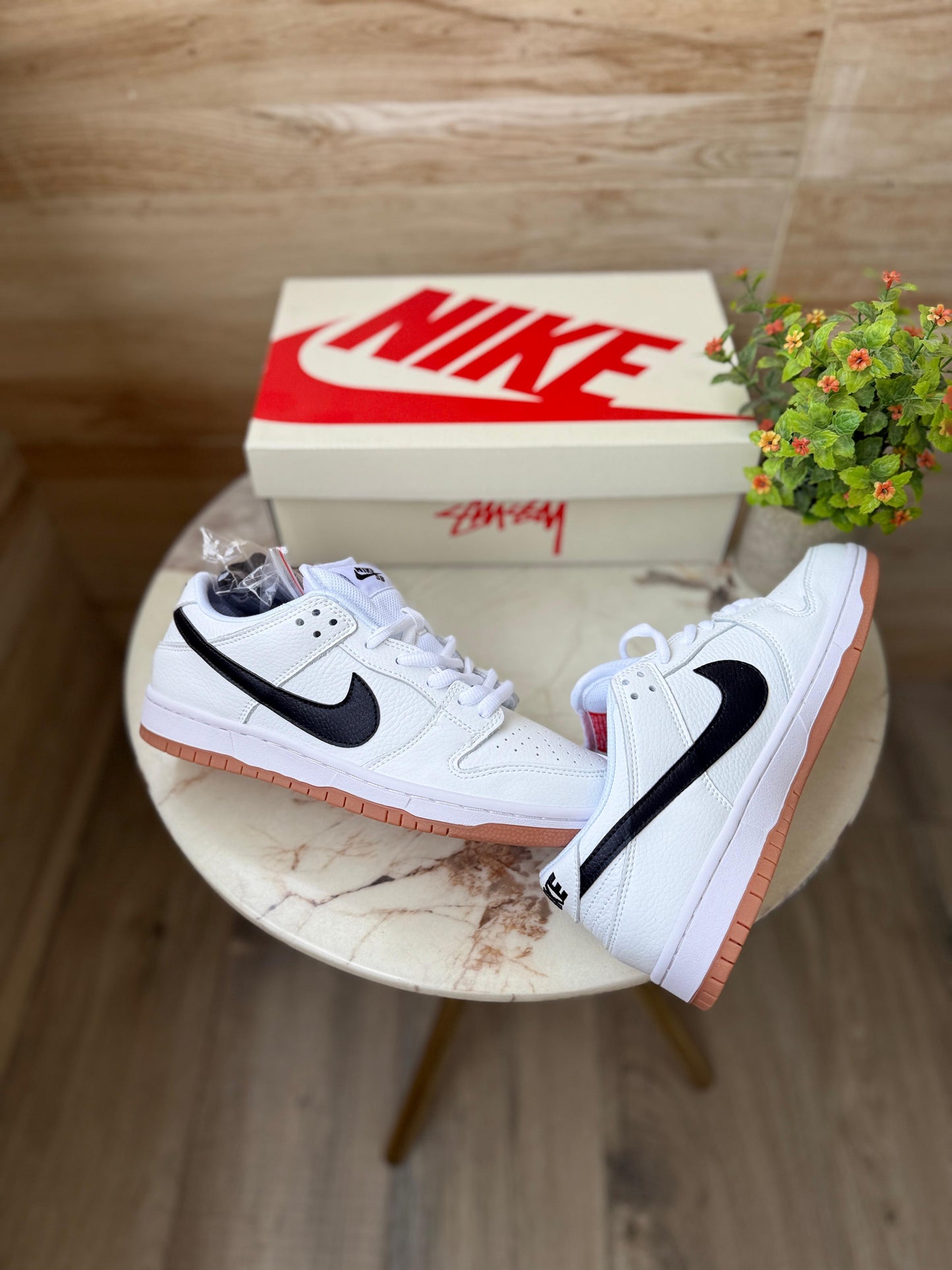 NIKE SB DUNK LOW WHITE GUM