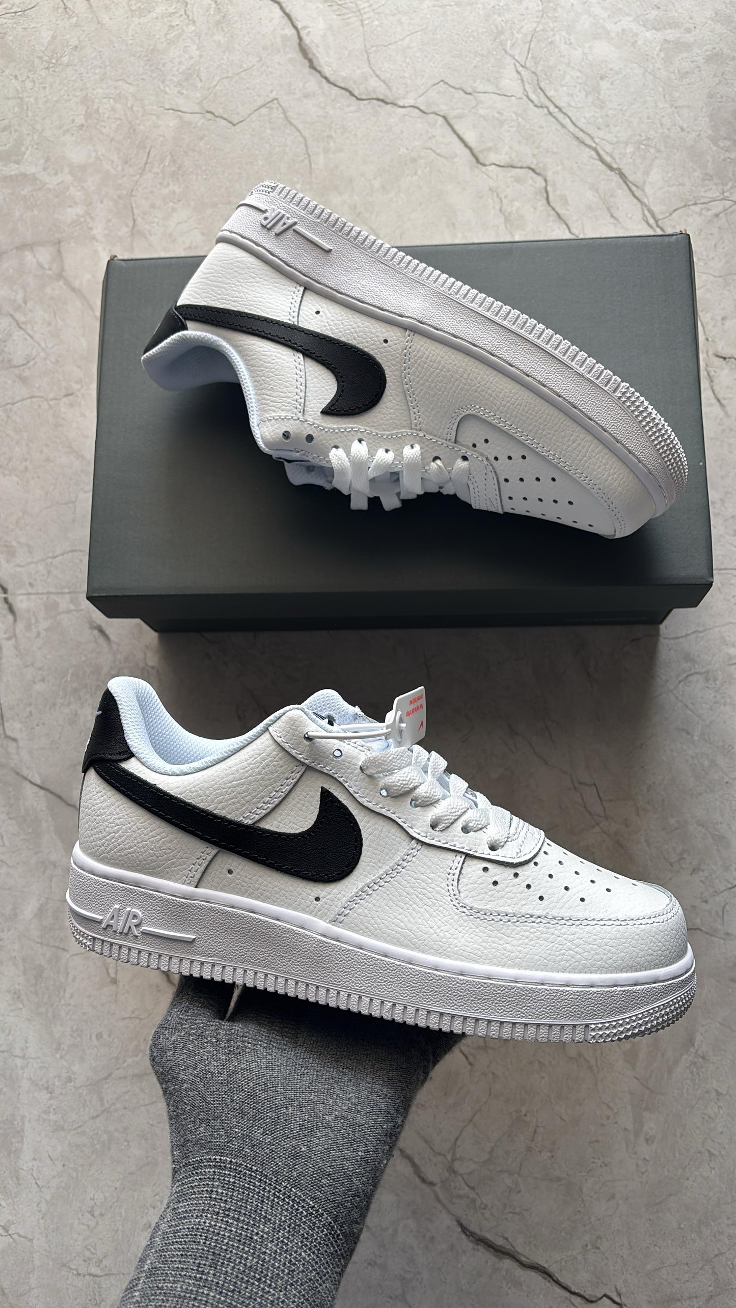 NIKE AIRFORCE ONE WHITE BLACK