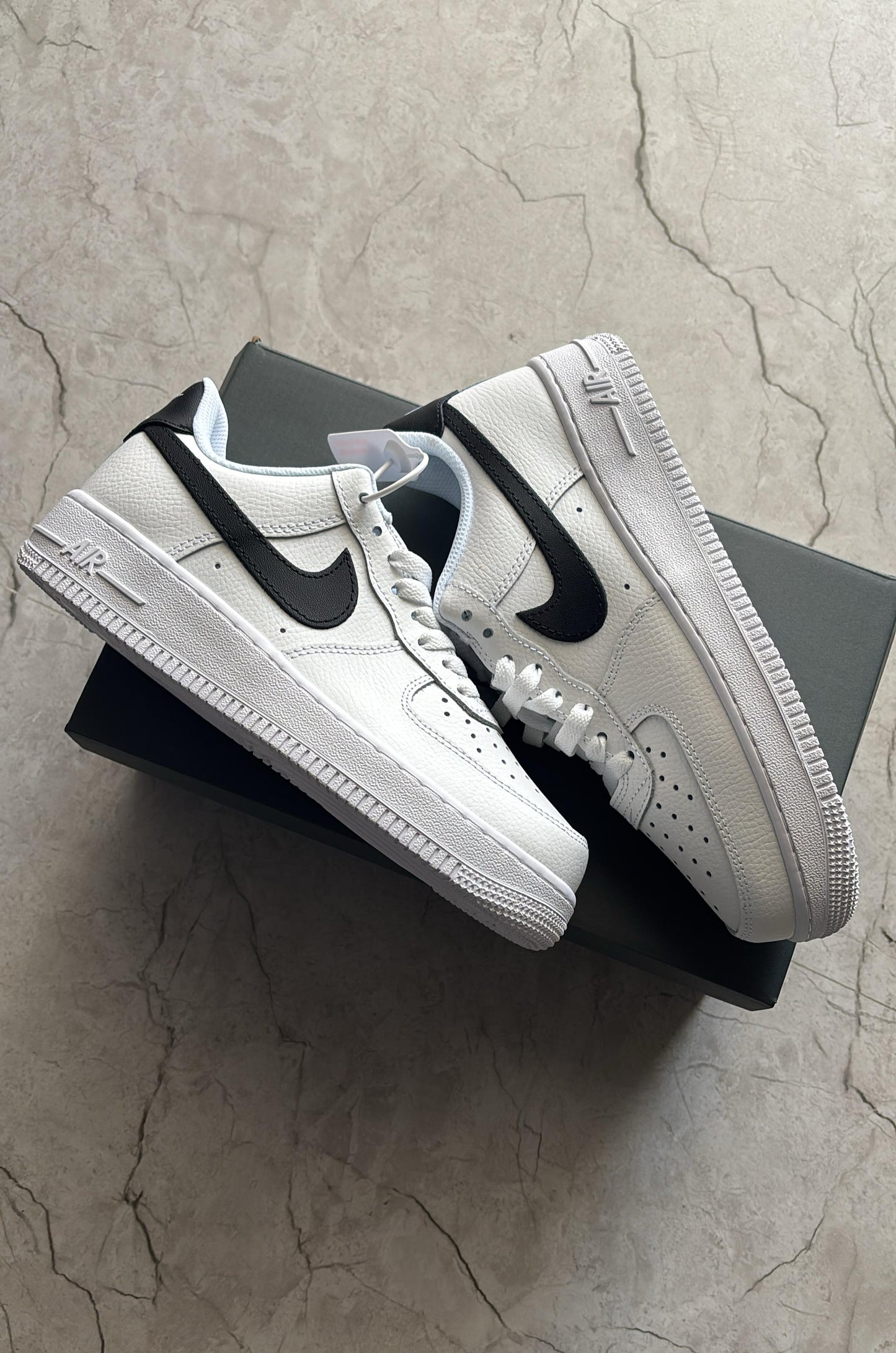 NIKE AIRFORCE ONE WHITE BLACK