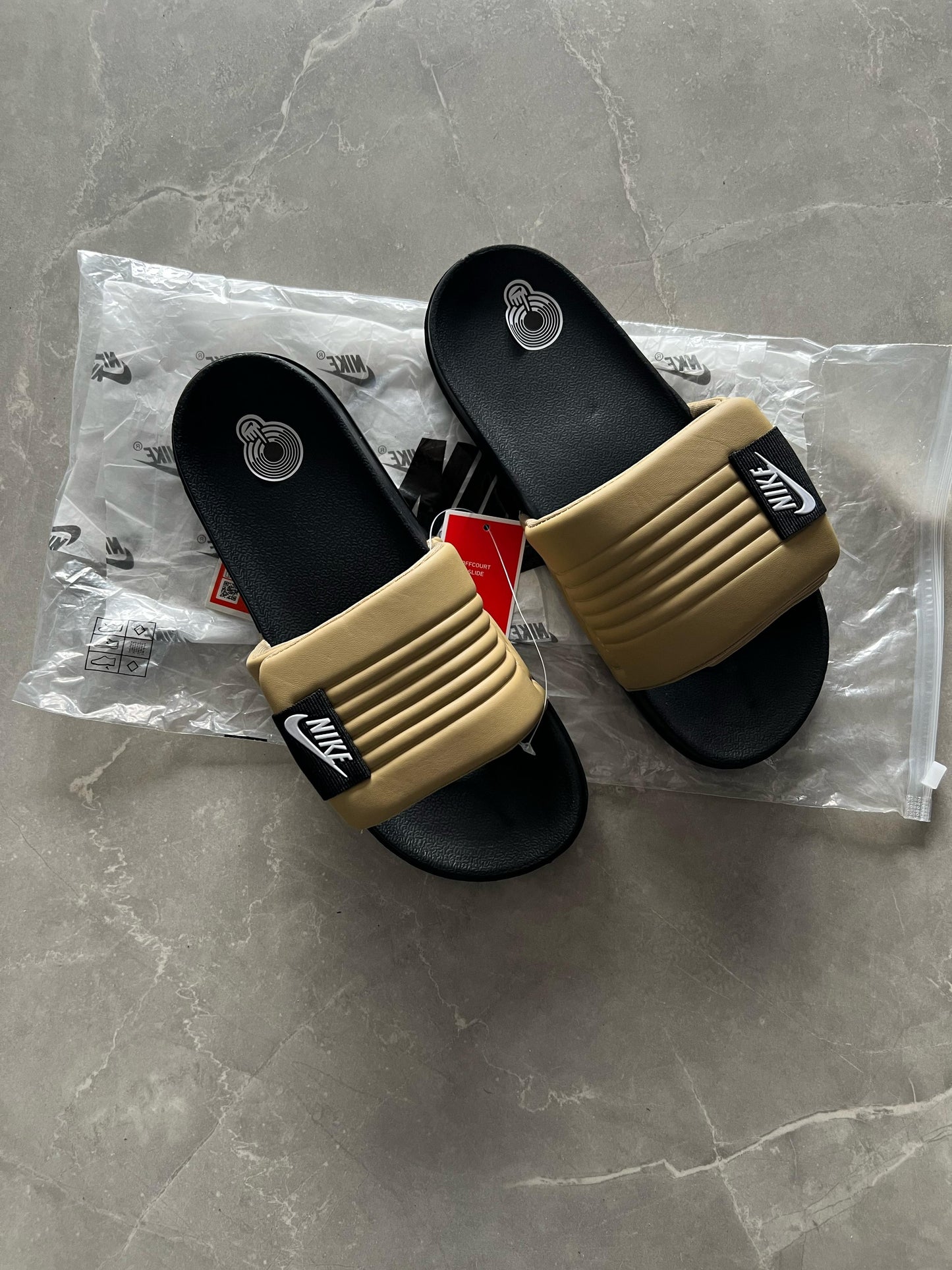 NIKE OFFCOURT ADJUST SLIDE