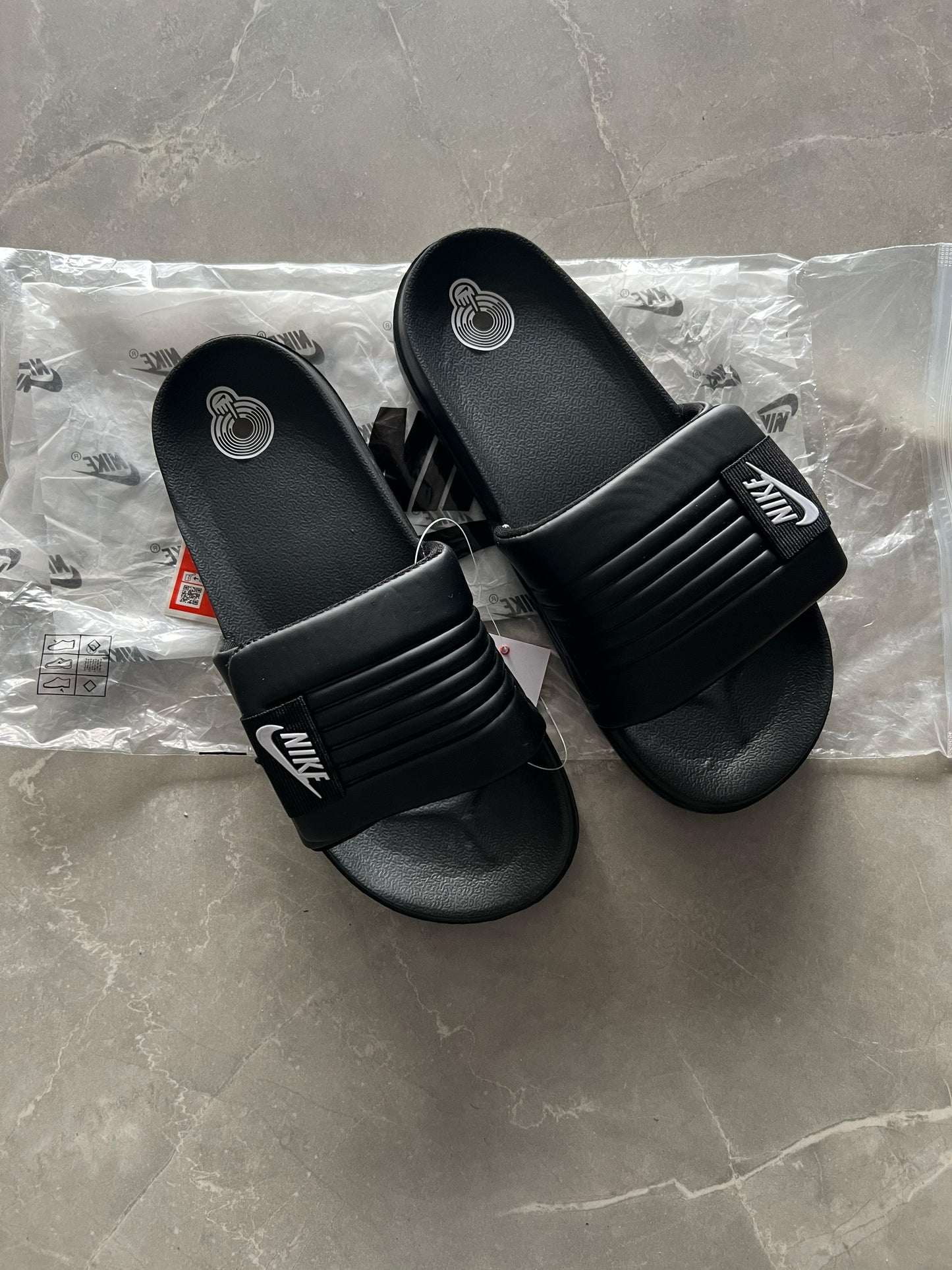 NIKE OFFCOURT ADJUST SLIDE