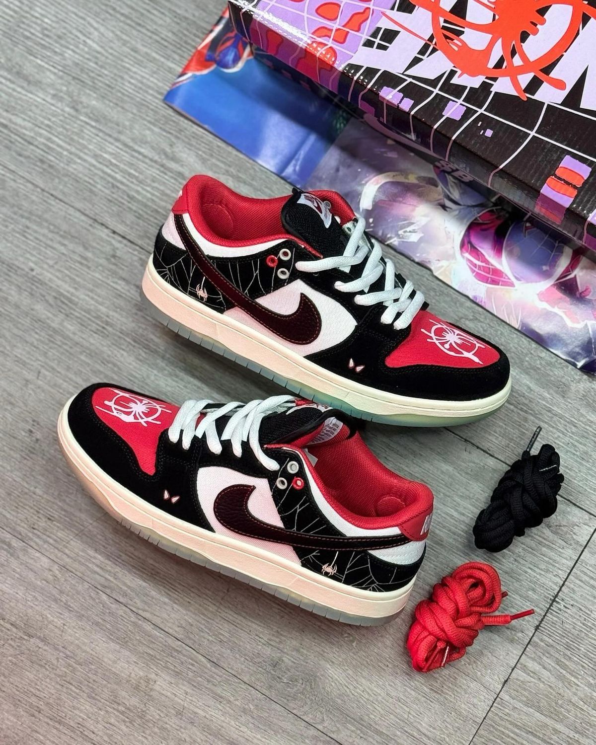 NIKE SB DUNK LOW SPIDERMAN MILES MORALES LIMITED EDTN