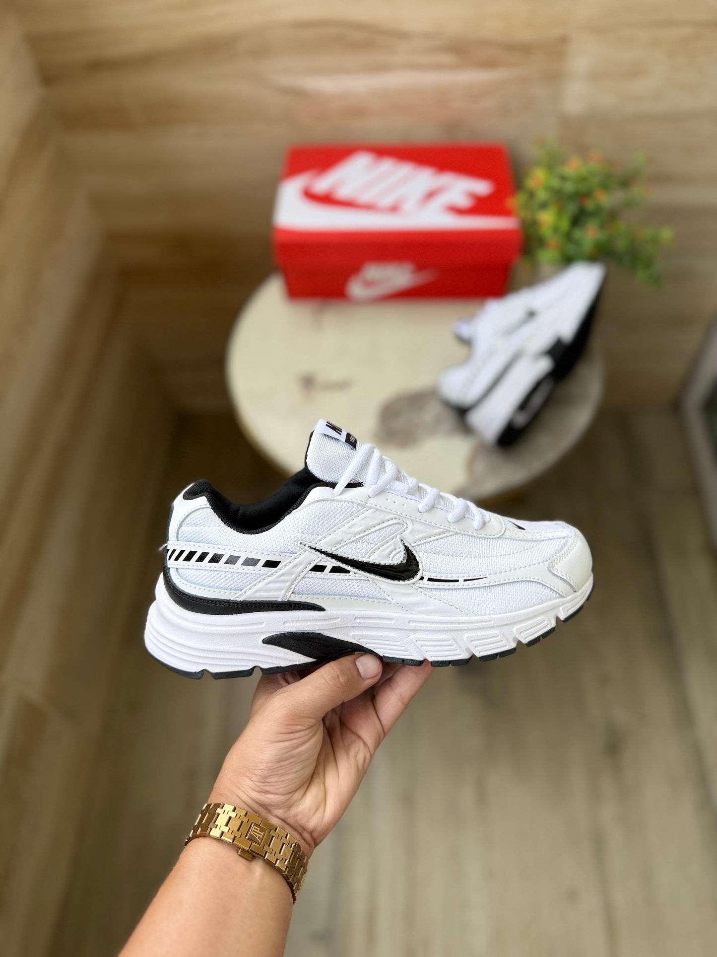 NIKE INITIATOR WHITE BLACK