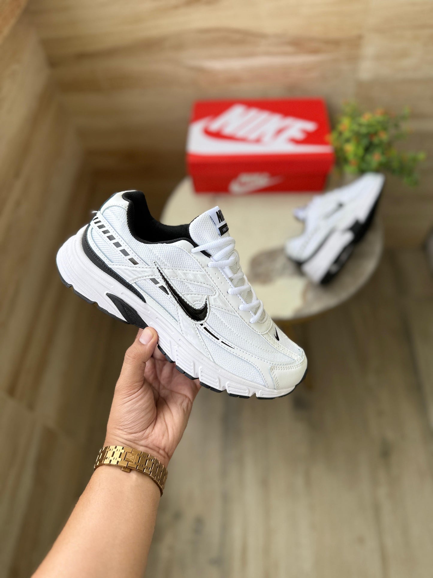 NIKE INITIATOR WHITE BLACK