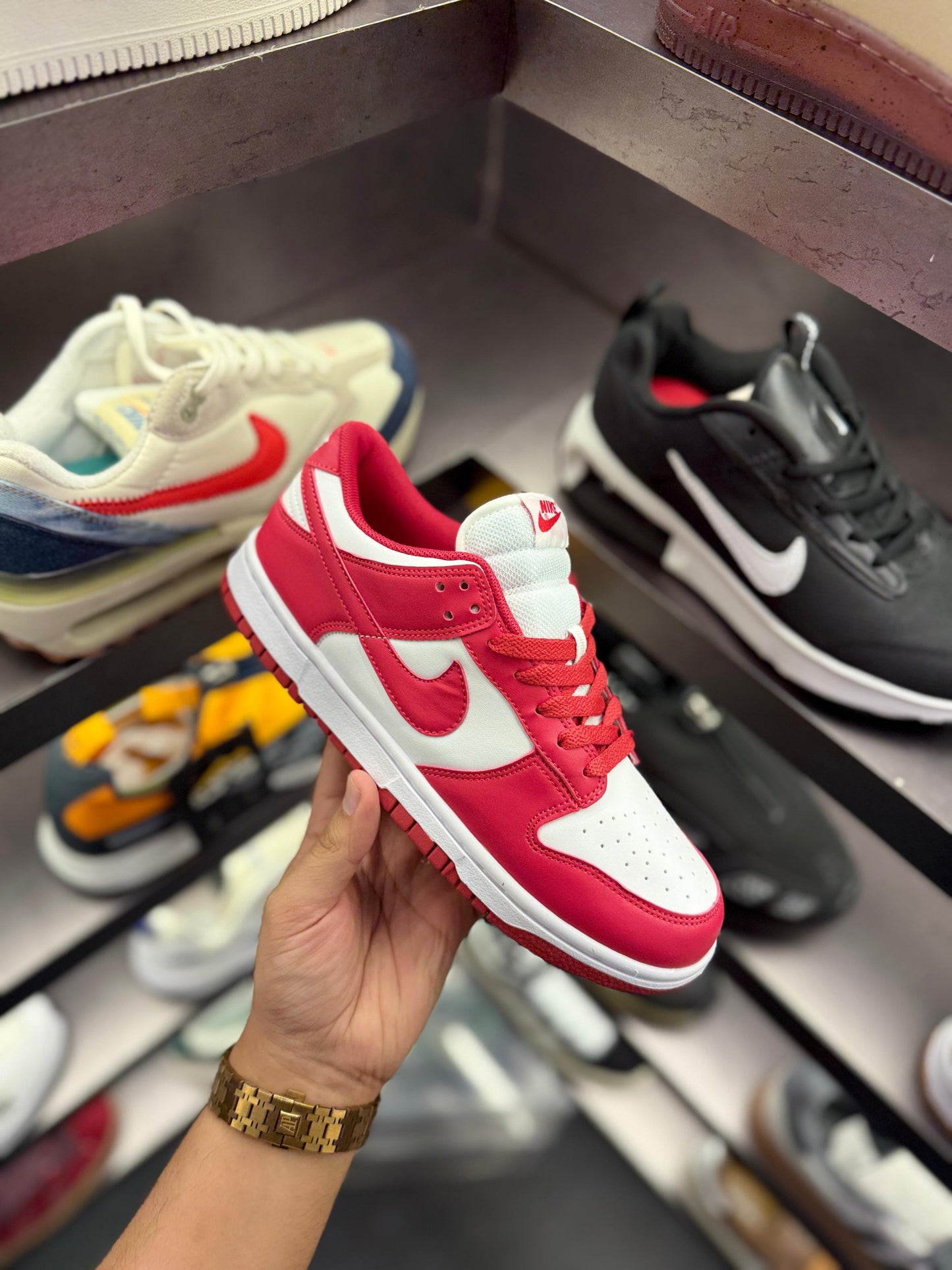 NIKE SB DUNK LOW UNIVERSITY RED