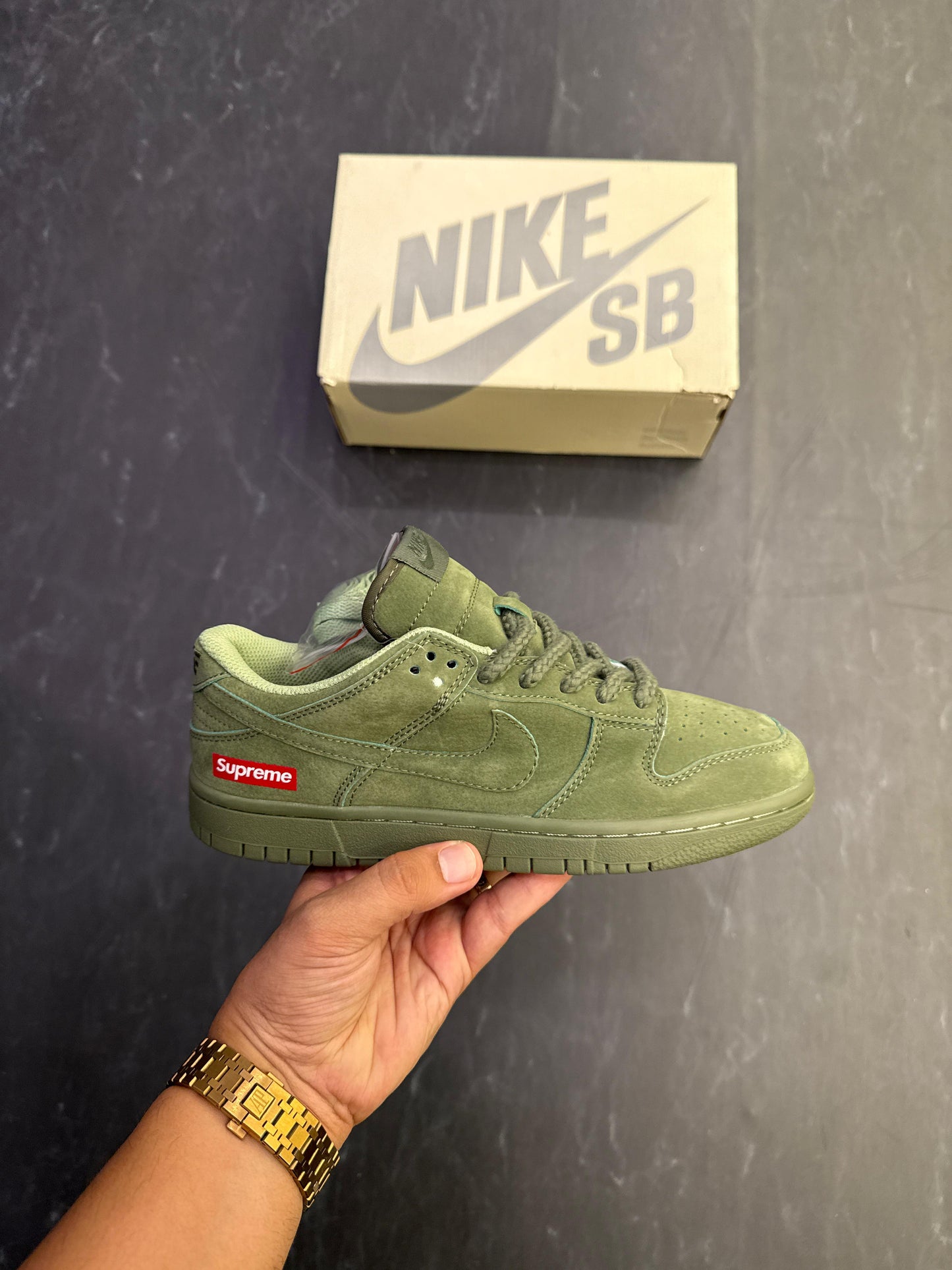 NIKE SB DUNK SUPREME OLIVE GREEN