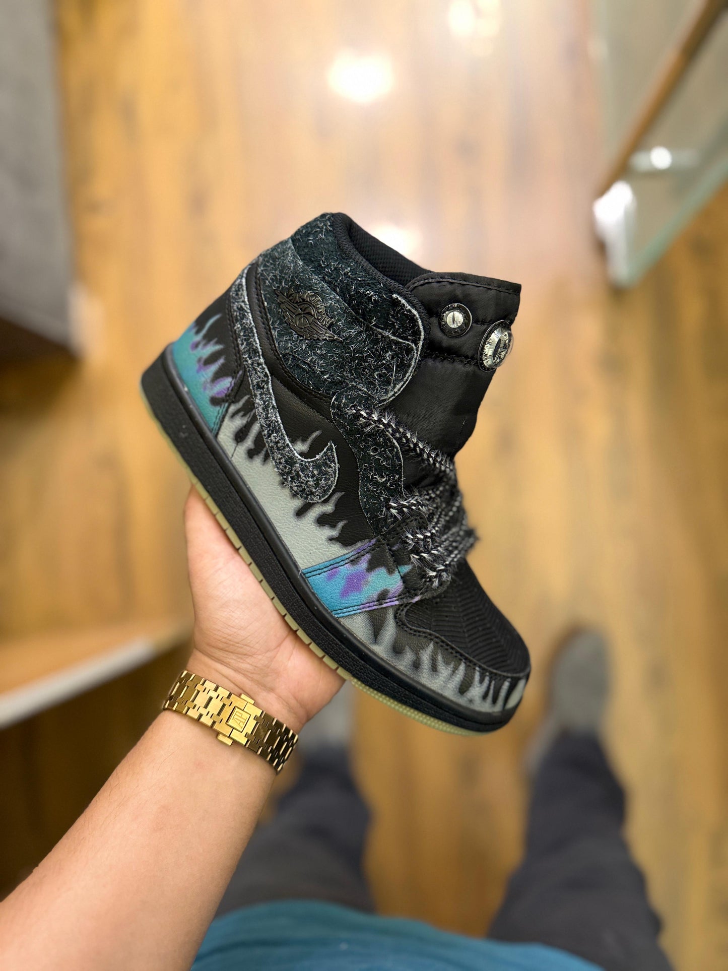 AIR JORDANS 1 MID HALLOWEEN BLACK CAT