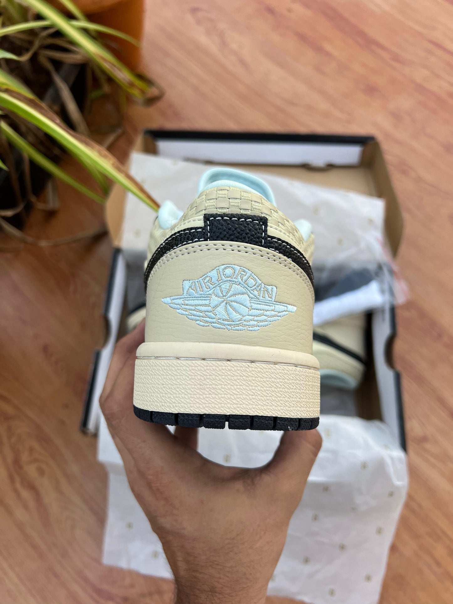 NIKE AIR JORDAN 1 LOW SE COCONUT SEMI UA