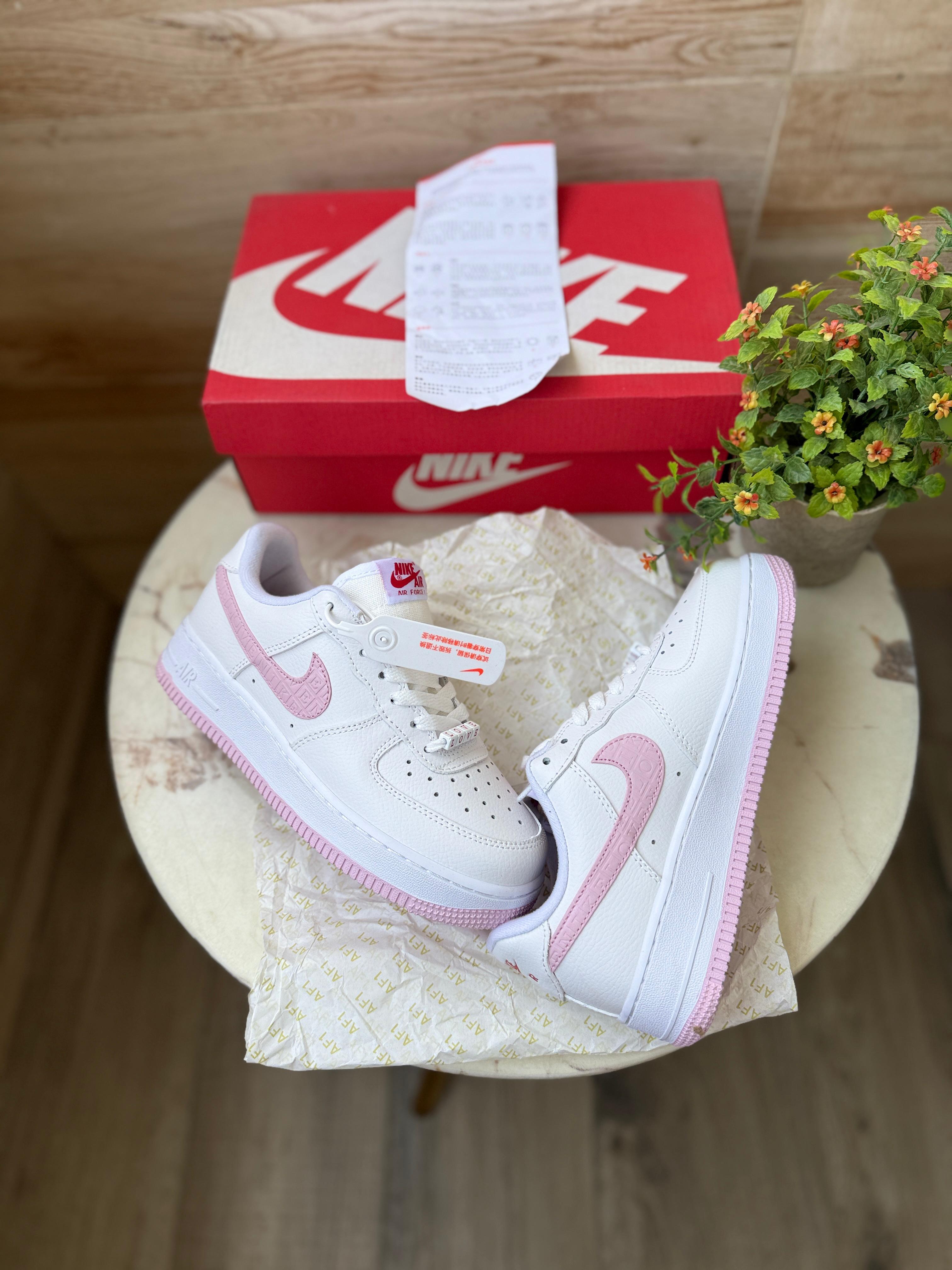 NIKE AIRFORCE ONE VALENTINE LOVE â Snapkicks