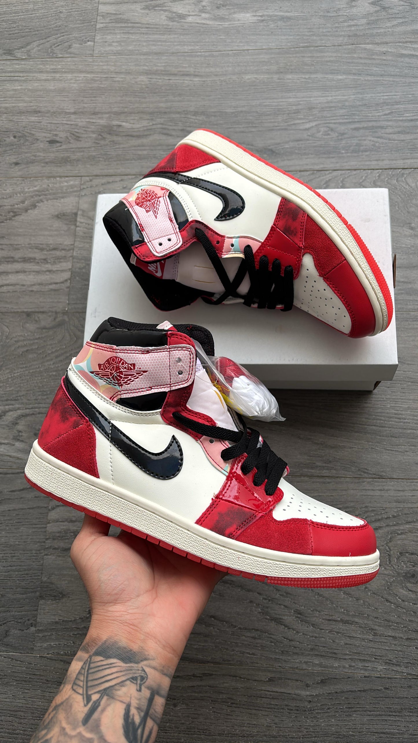 AIR JORDAN RETRO 1 x SPIDERVERSE