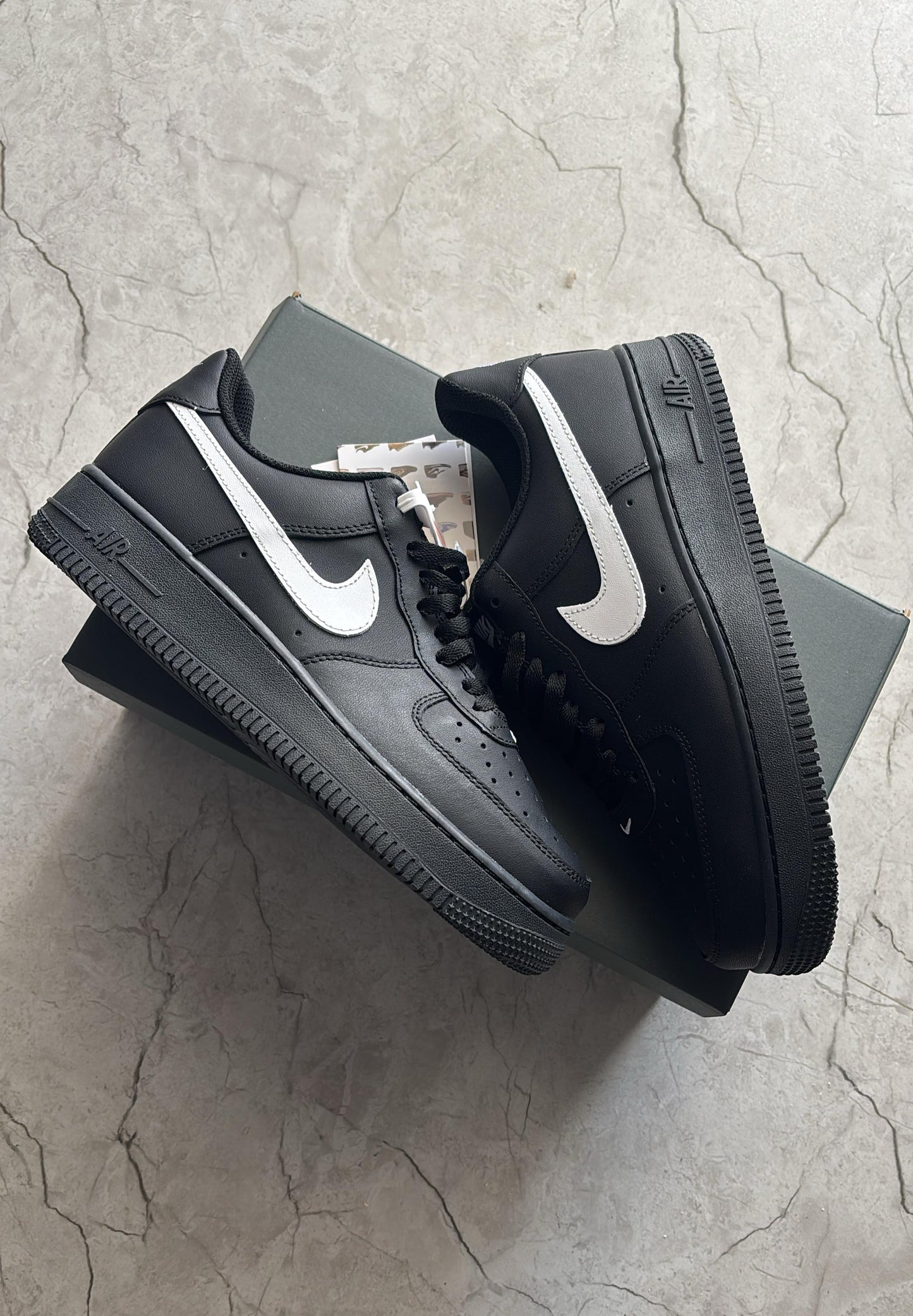 NIKE AIRFORCE ONE BLACK WHITE