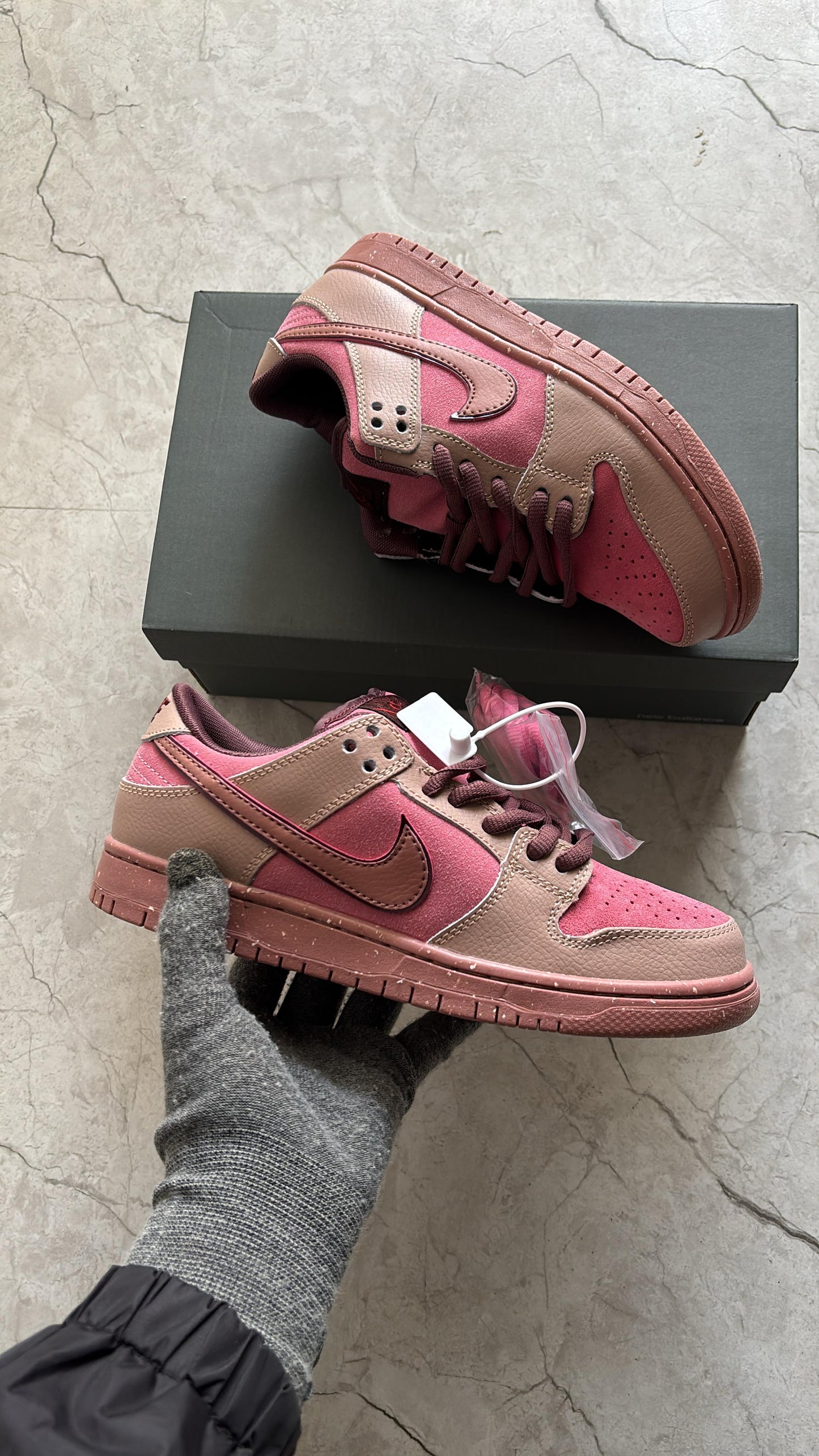 NIKE SB DUNK CITY OF LOVE