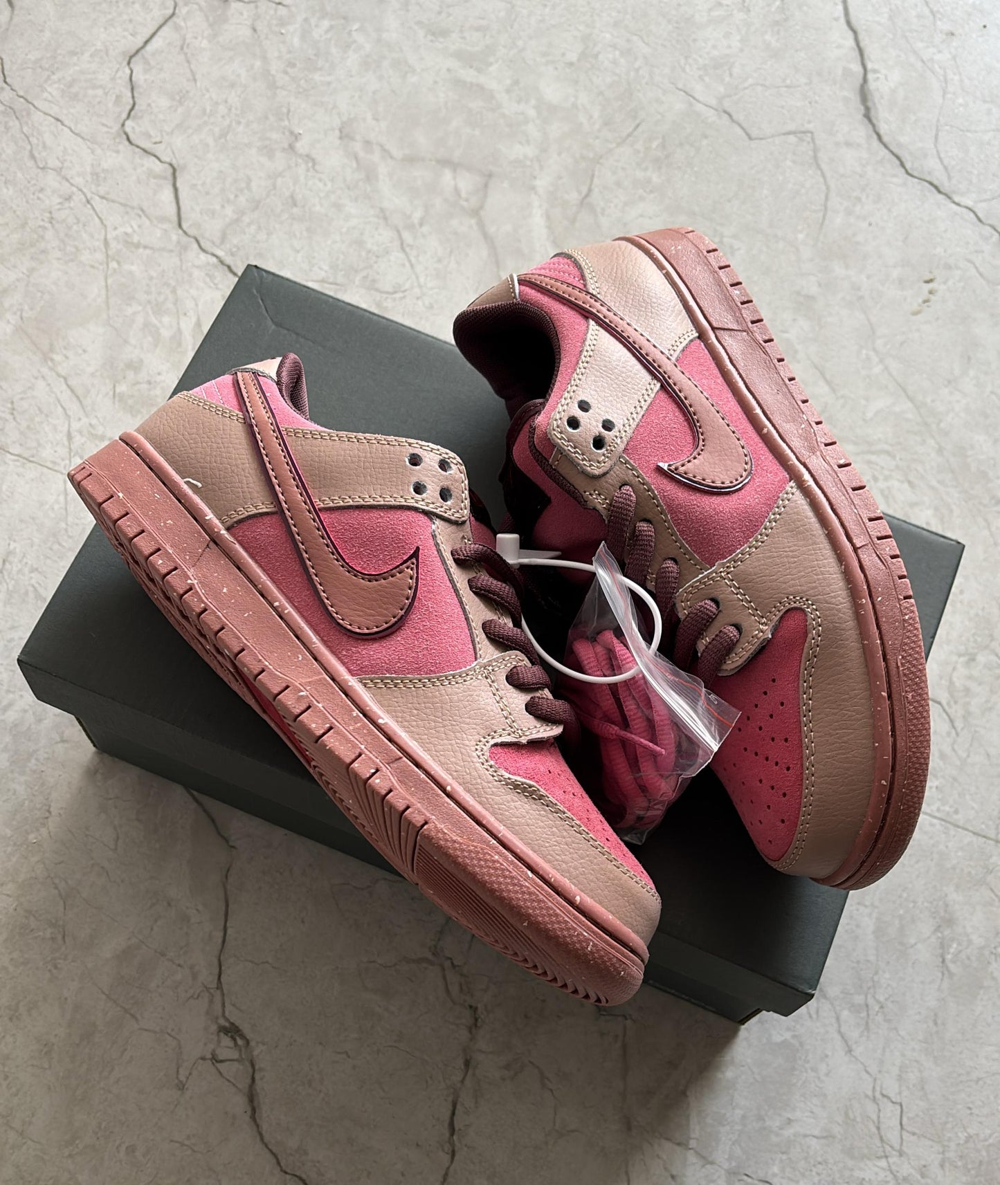 NIKE SB DUNK CITY OF LOVE