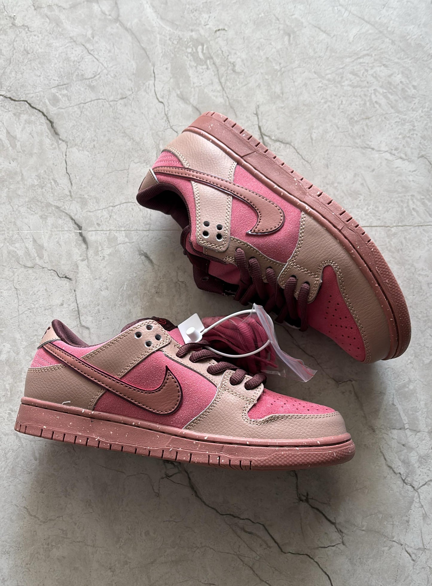 NIKE SB DUNK CITY OF LOVE