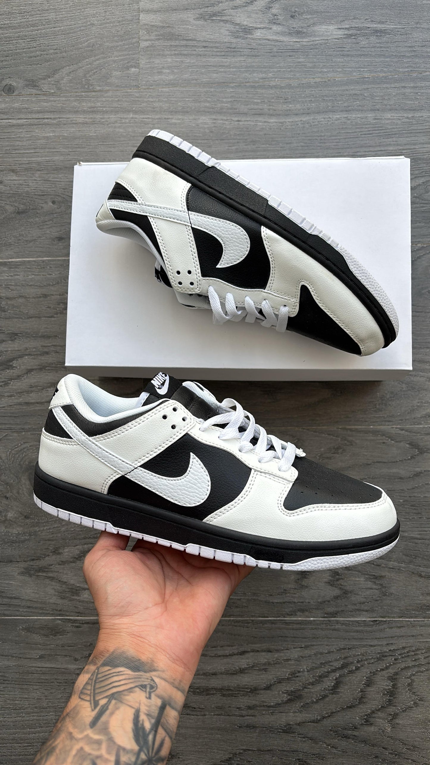 NIKE SB DUNK REVERSE PANDA