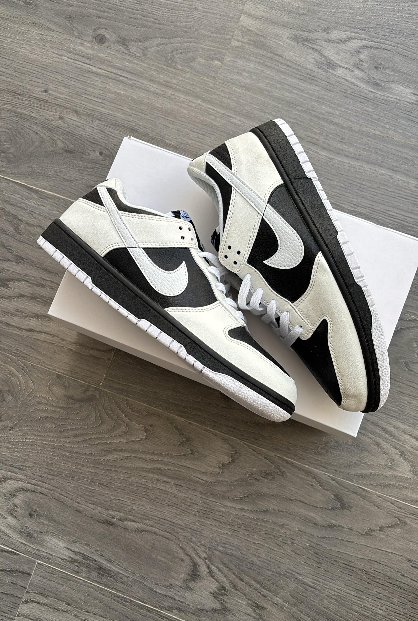 NIKE SB DUNK REVERSE PANDA