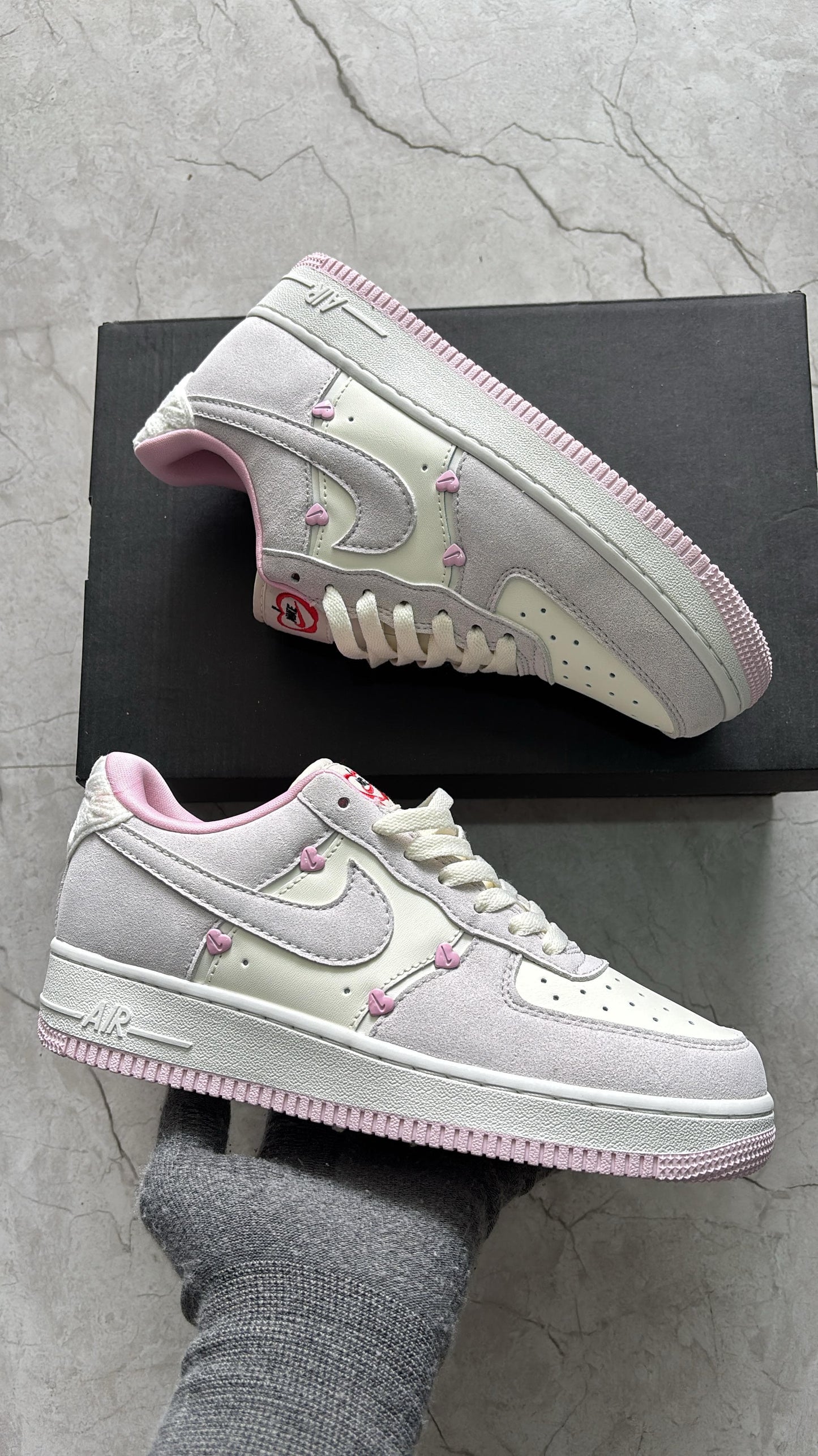 NIKE AIRFORCE ONE VALENTINE 2025