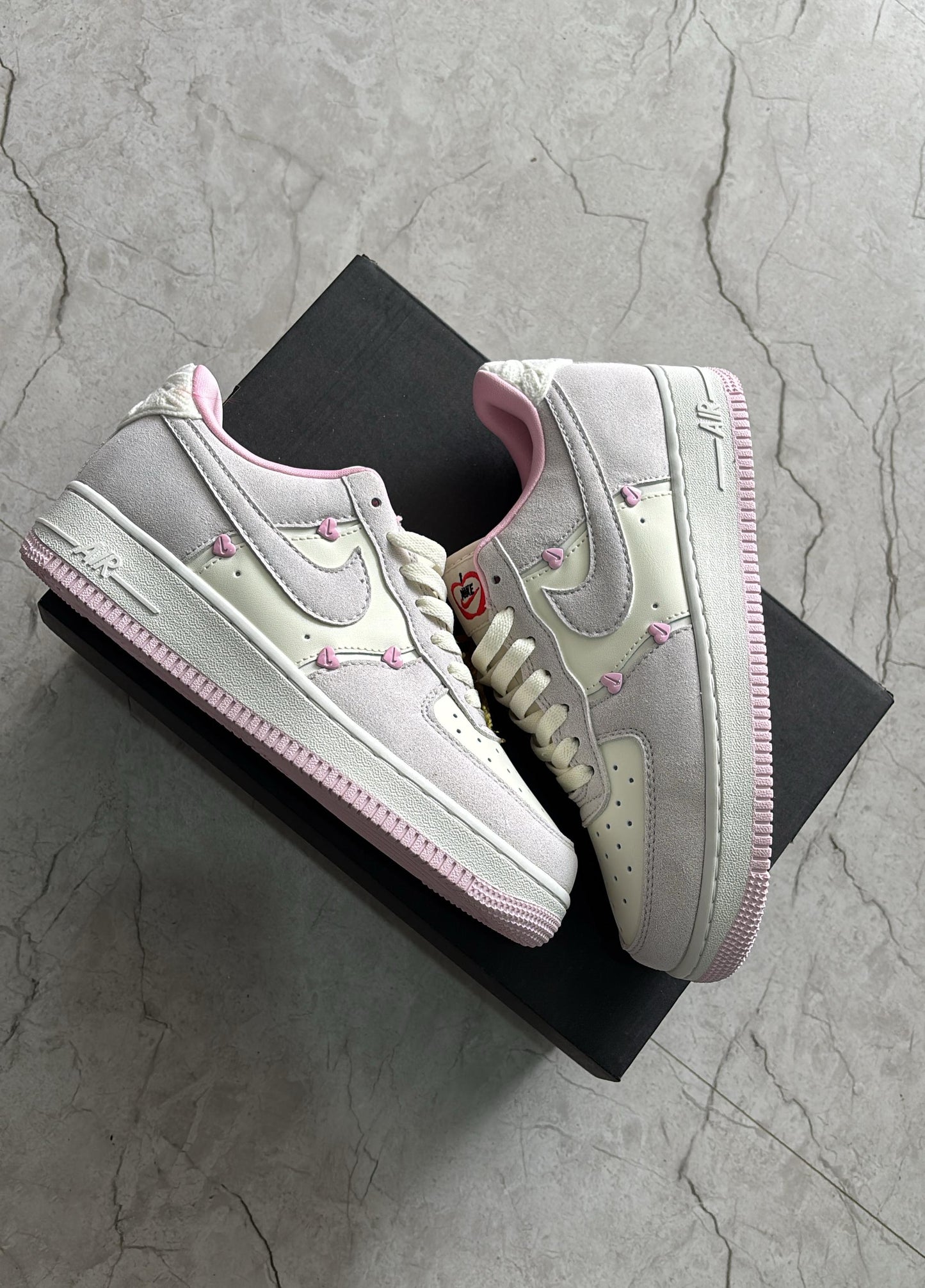 NIKE AIRFORCE ONE VALENTINE 2025