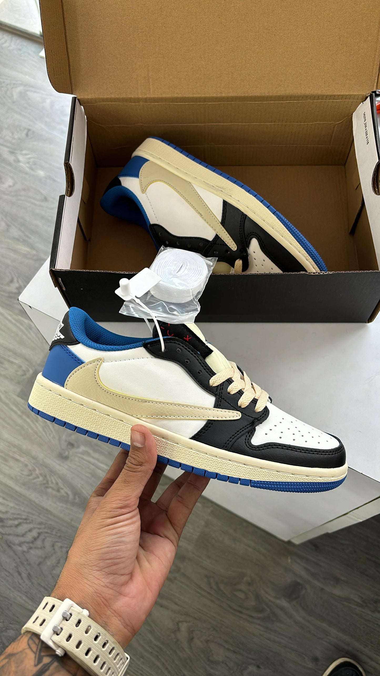 AIR JORDANS RETRO 1 TRAVIS SCOTT FRAGMENT LOW