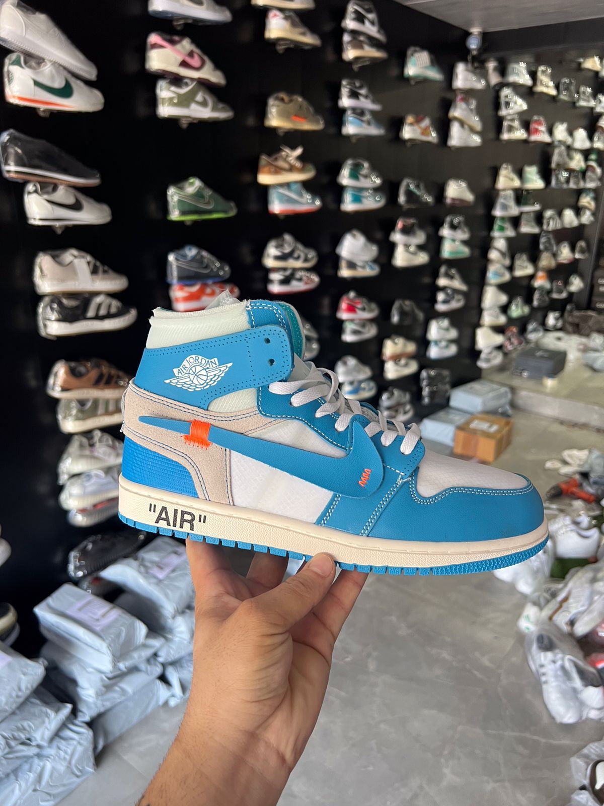 NIKE AIR JORDAN 1 x OFF WHITE