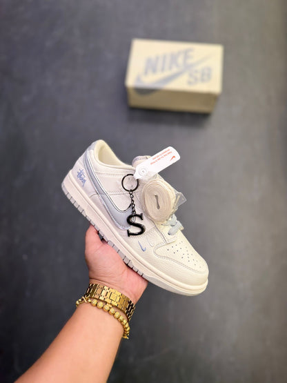 NIKE SB DUNK 2025 STUSSY S KEYCHAIN OG GREY