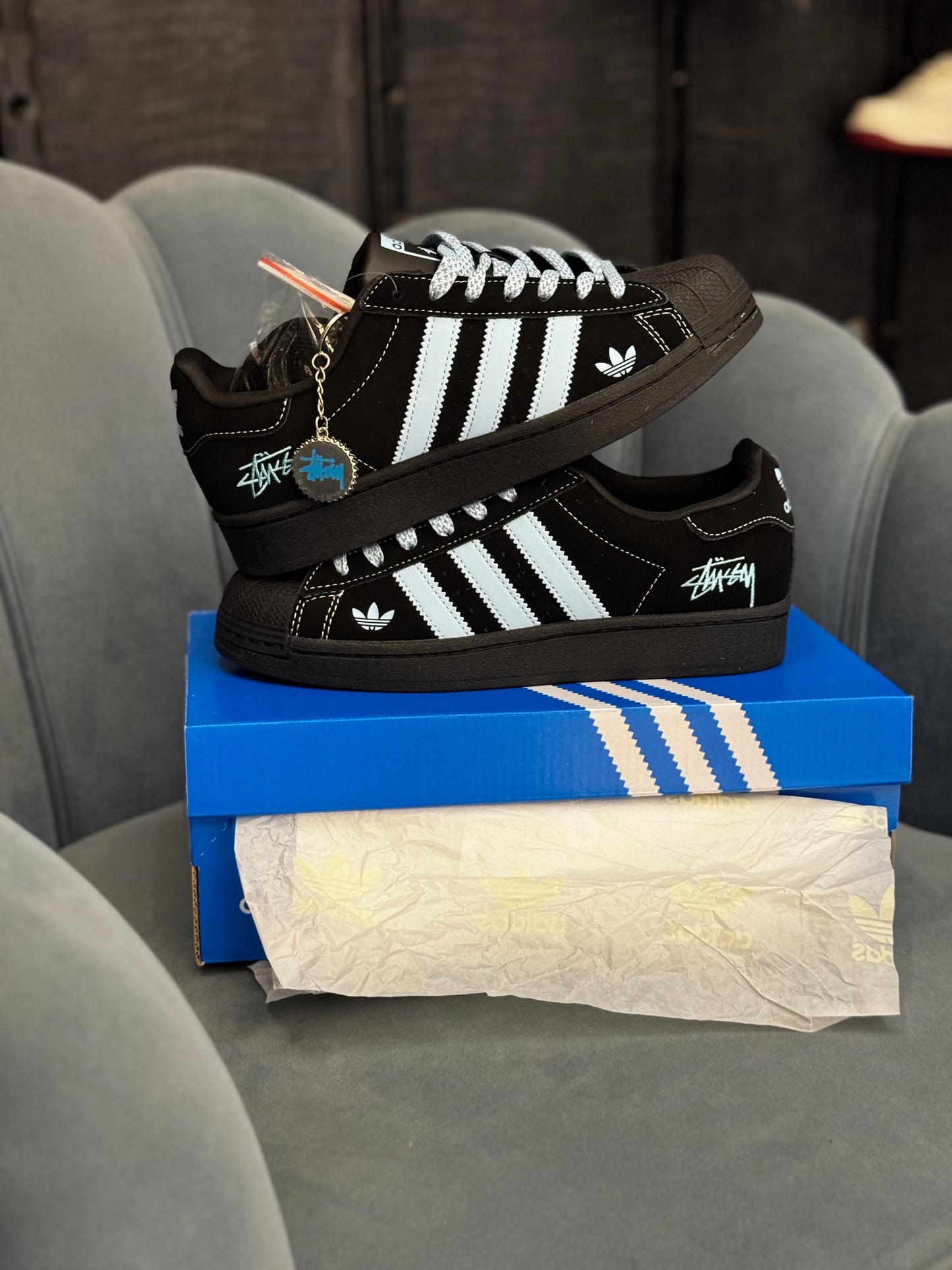 ADIDAS ORGINALS SUPERSTAR X STUSSY KEYCHAIN BLACK