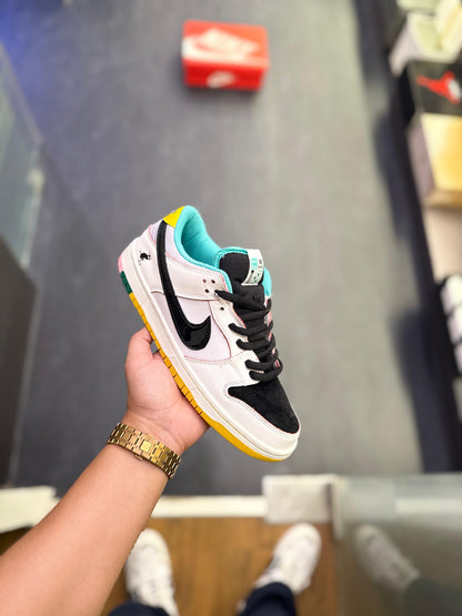 NIKE SB DUNK LOW X CSEF CLEAR EMERALD LIMITED EDTN