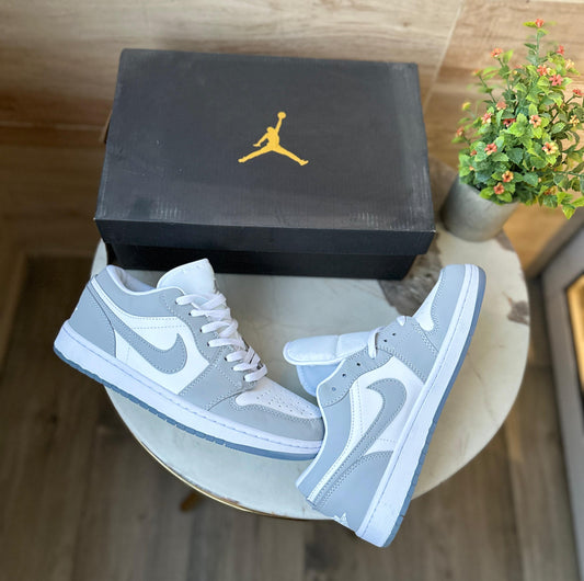 JORDANS 1 WOLF GREY