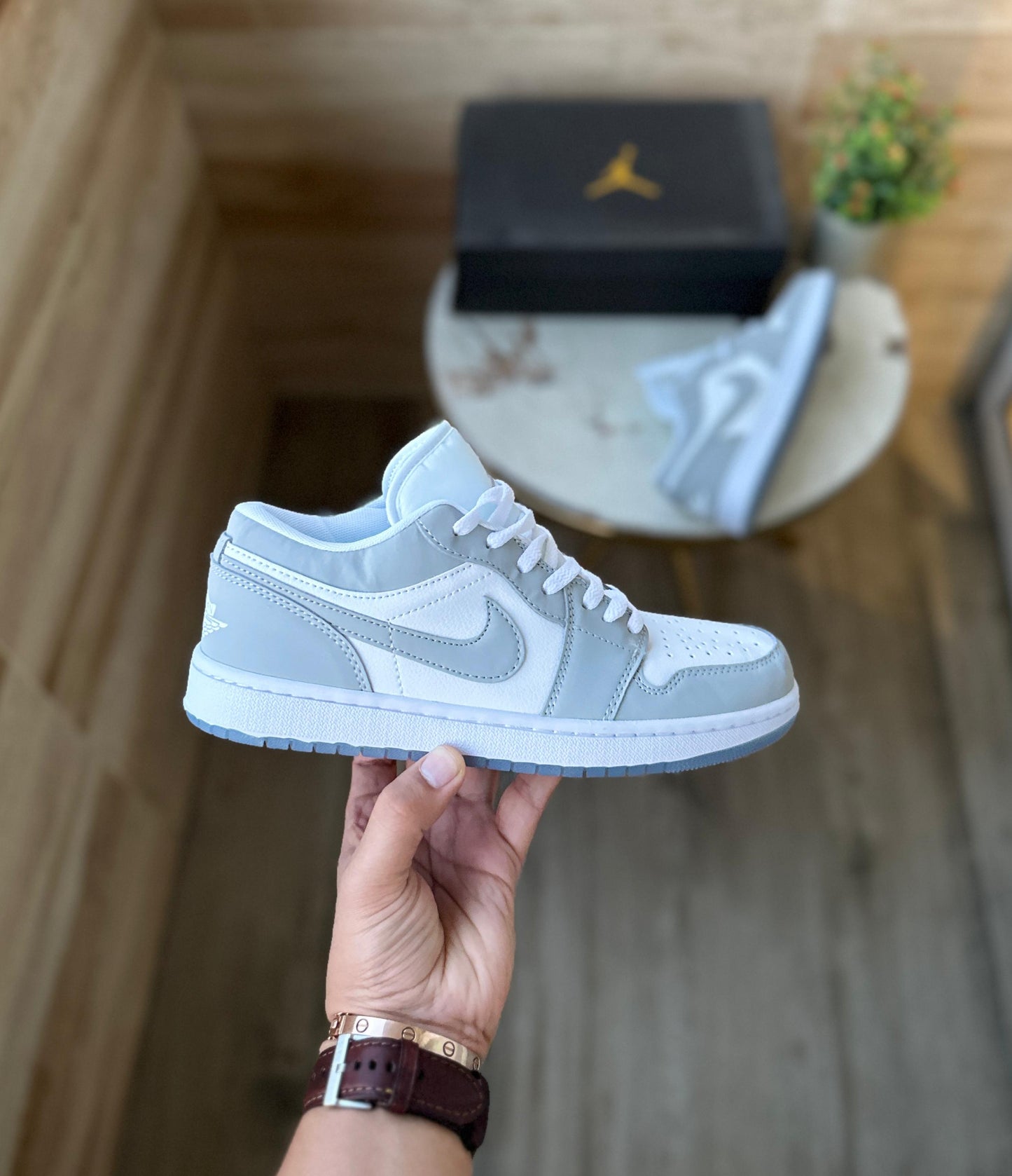 JORDANS 1 WOLF GREY