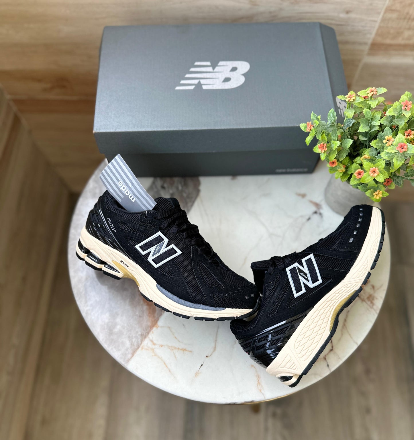 NEW BALANCE 1906 BLACK CREAM