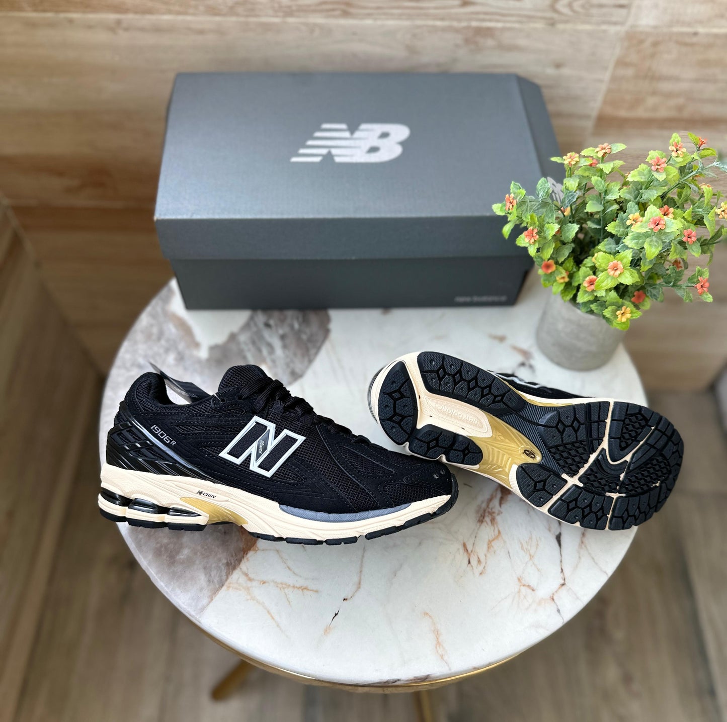 NEW BALANCE 1906 BLACK CREAM