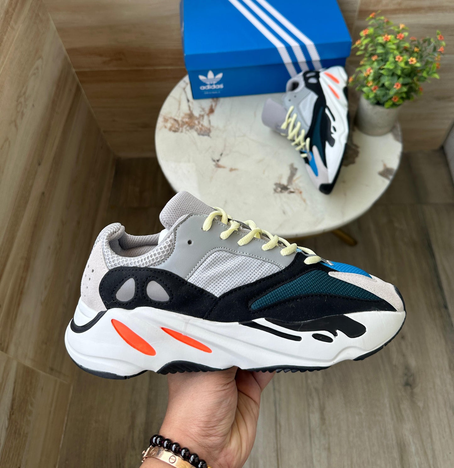 ADIDAS YZY 700