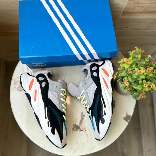 ADIDAS YZY 700