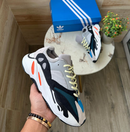 ADIDAS YZY 700