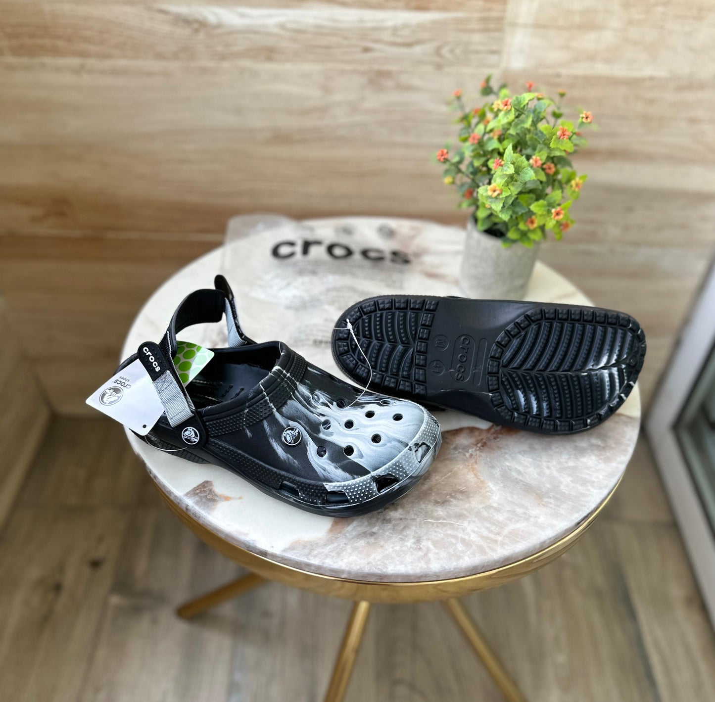 CROCS  TIEDIE CLOGS