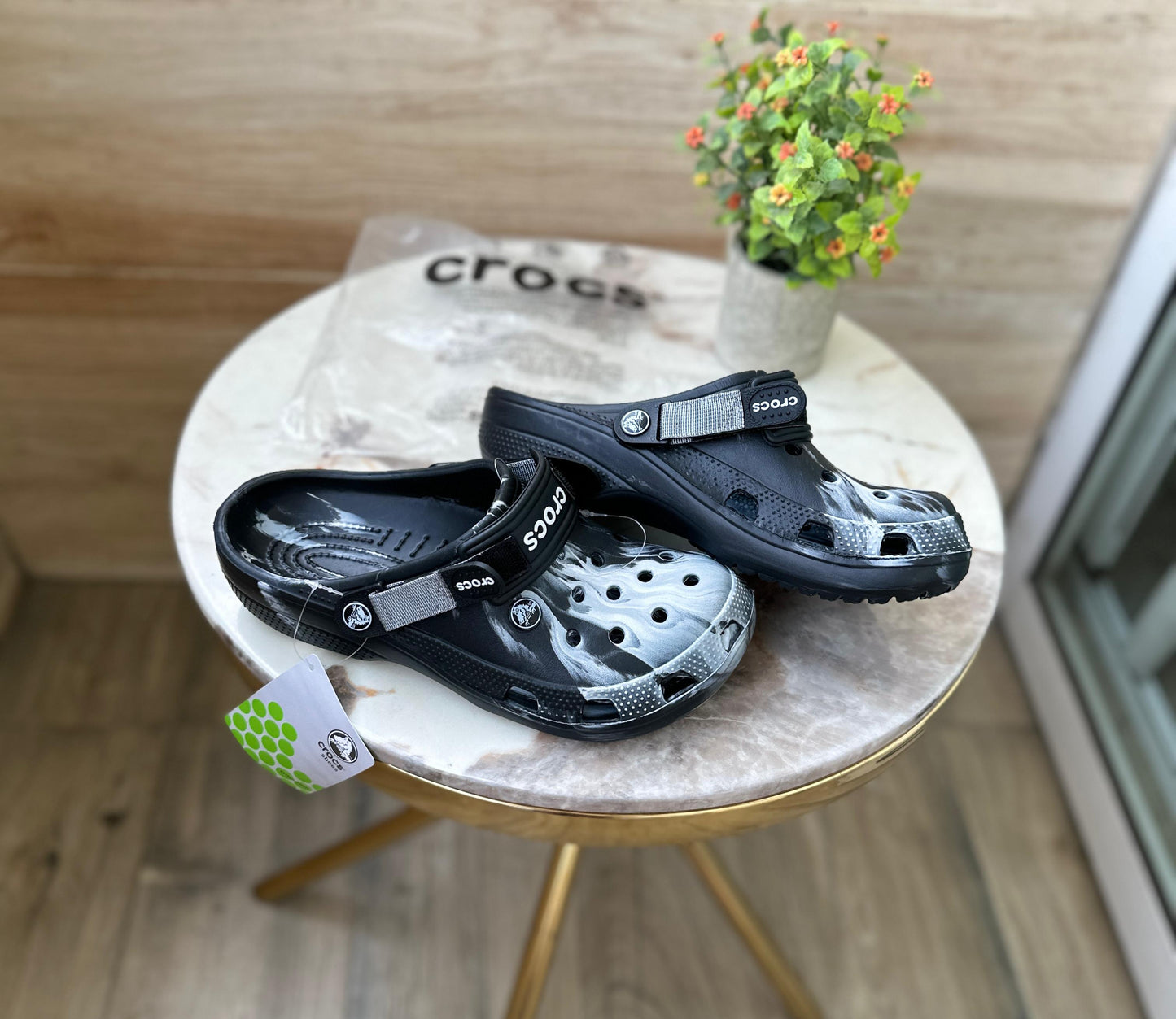 CROCS  TIEDIE CLOGS