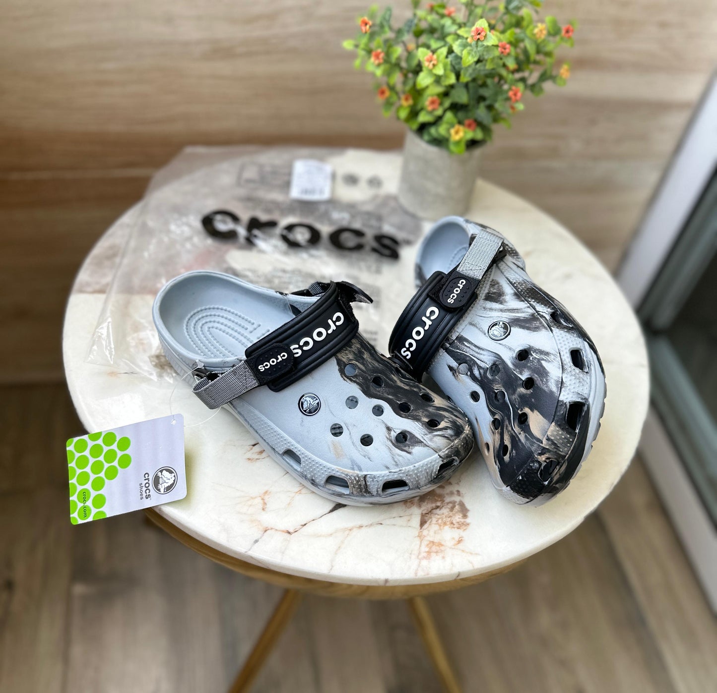 CROCS  TIEDIE CLOGS