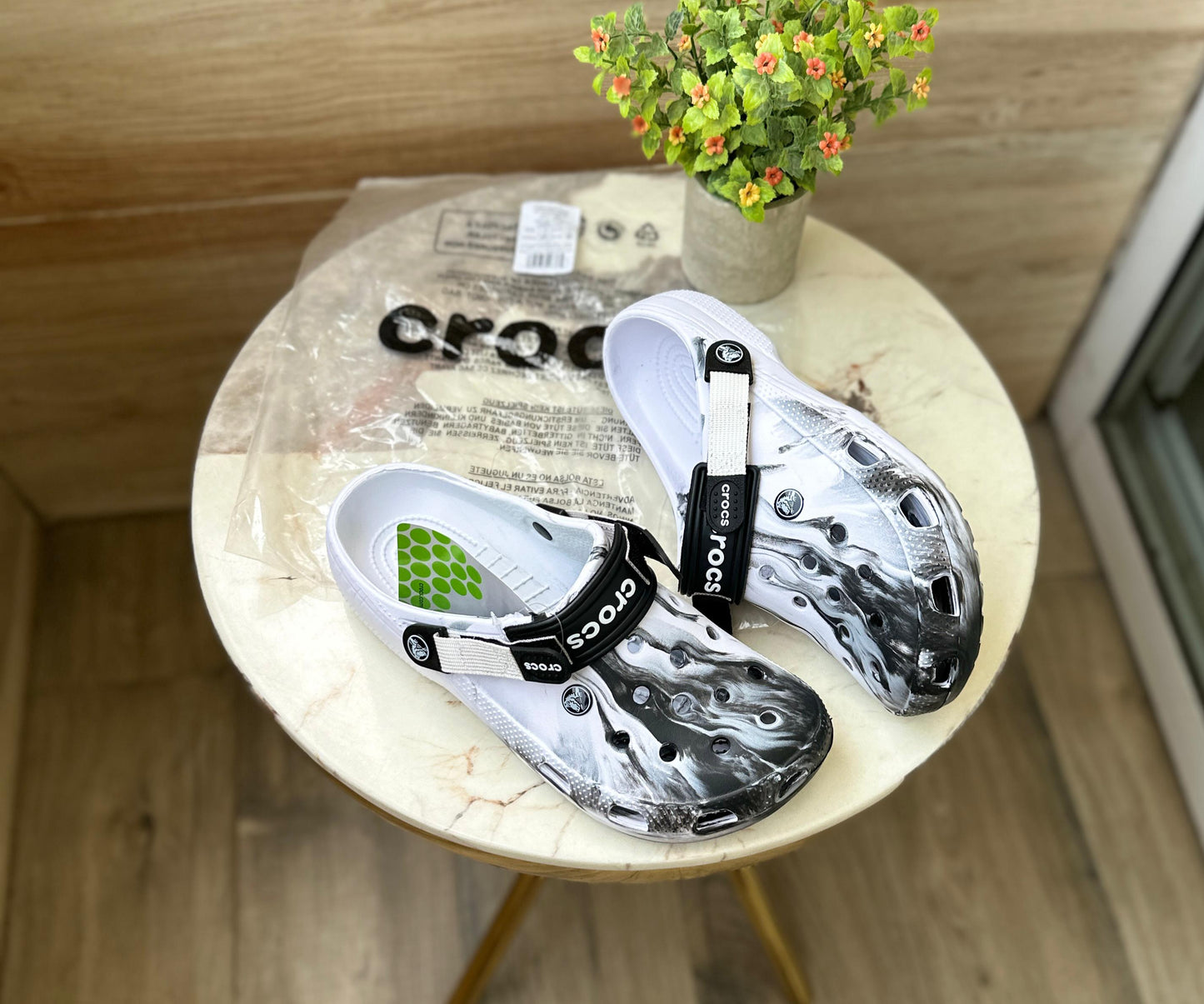 CROCS  TIEDIE CLOGS