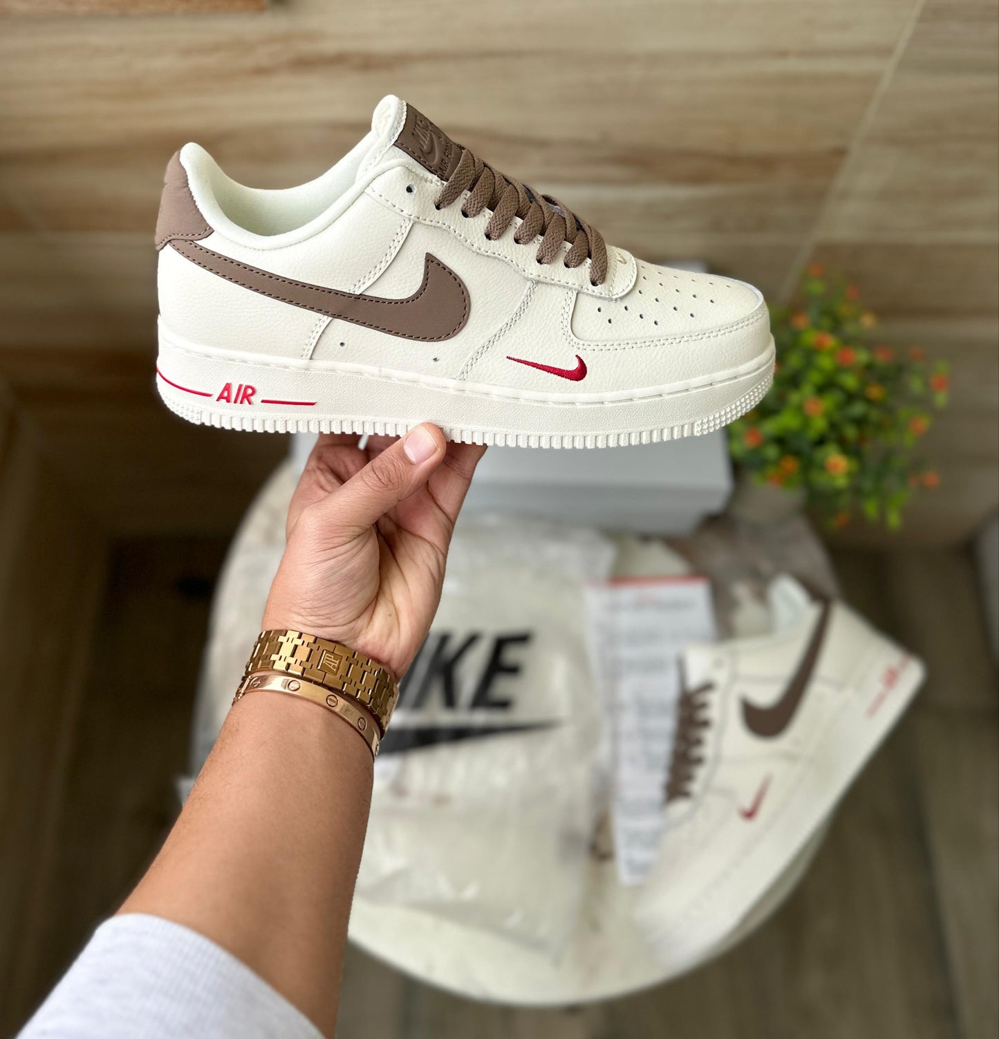 NIKE AIRFORCE BROWN SWOOSH