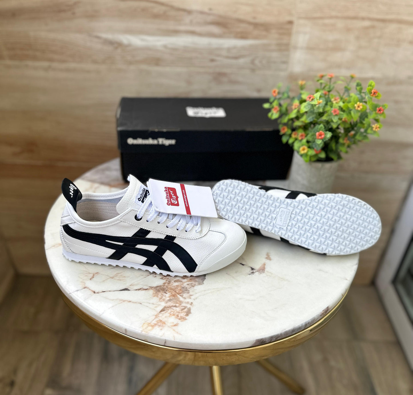 ONITSUKA TIGER LEATHER TRAINER WHITE BLACK