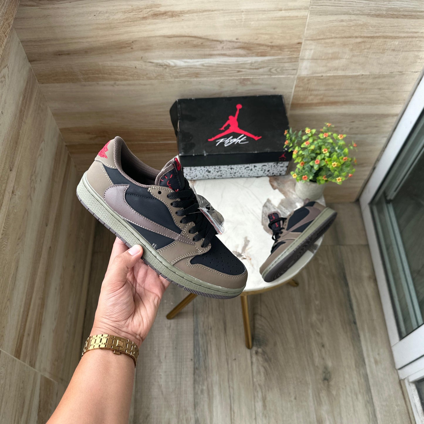 AIR JORDAN TRAVIS SCOTT CACTUS JACK BROWN