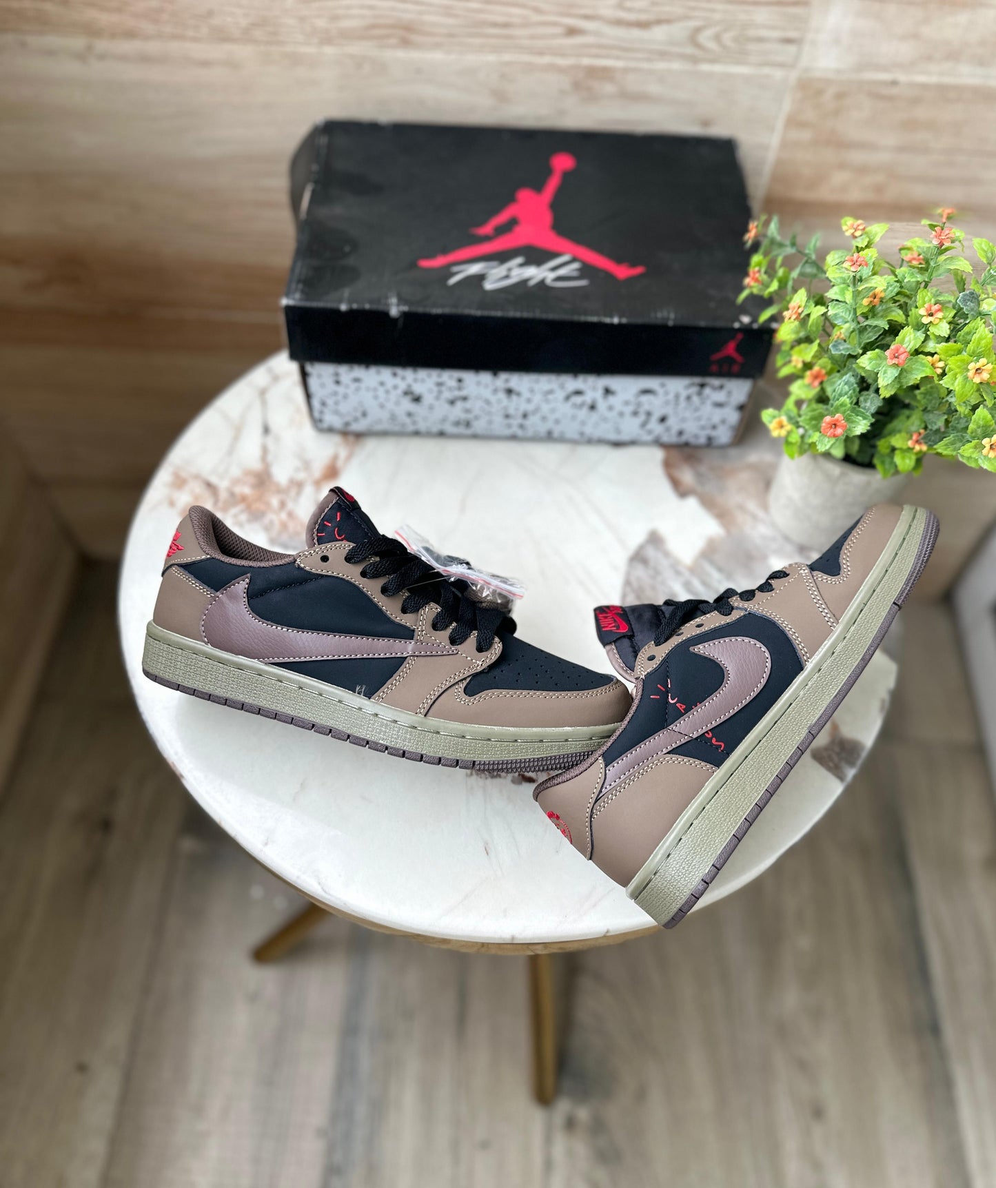 AIR JORDAN TRAVIS SCOTT CACTUS JACK BROWN