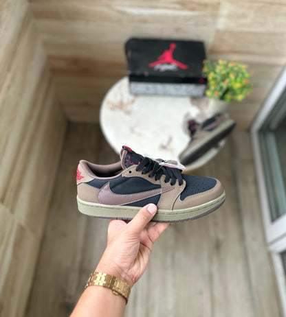 AIR JORDAN TRAVIS SCOTT CACTUS JACK BROWN