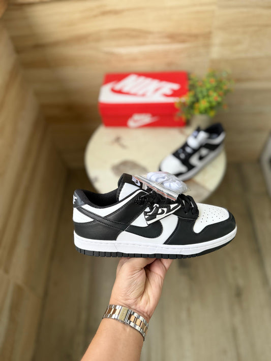 NIKE SB DUNK LOW PANDA