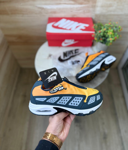NIKE AIR MAX SNDR CANYON GOLD