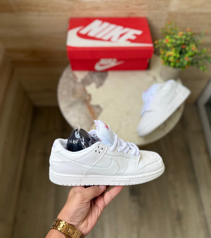 NIKE SB DUNK TRIPPLE WHITE