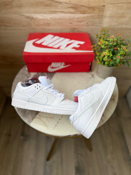 NIKE SB DUNK TRIPPLE WHITE