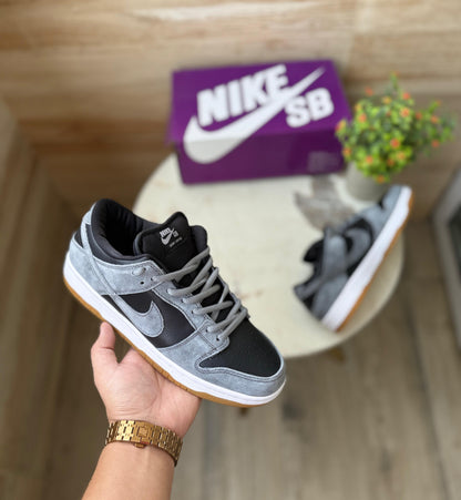 NIKE SB DUNK LOW DARK GREY
